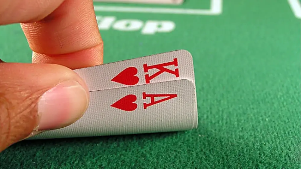 新用户专享！德州扑克官方中文版下载，尊享专属礼包！(图2)