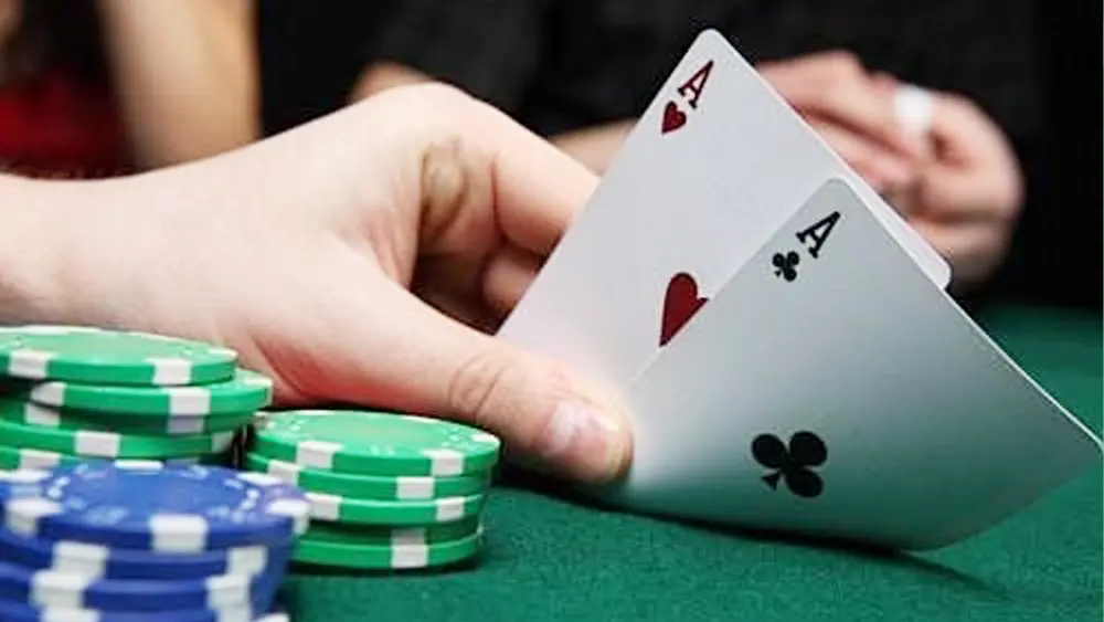 德州扑克全攻略：规则、起手牌与赔率计算技巧