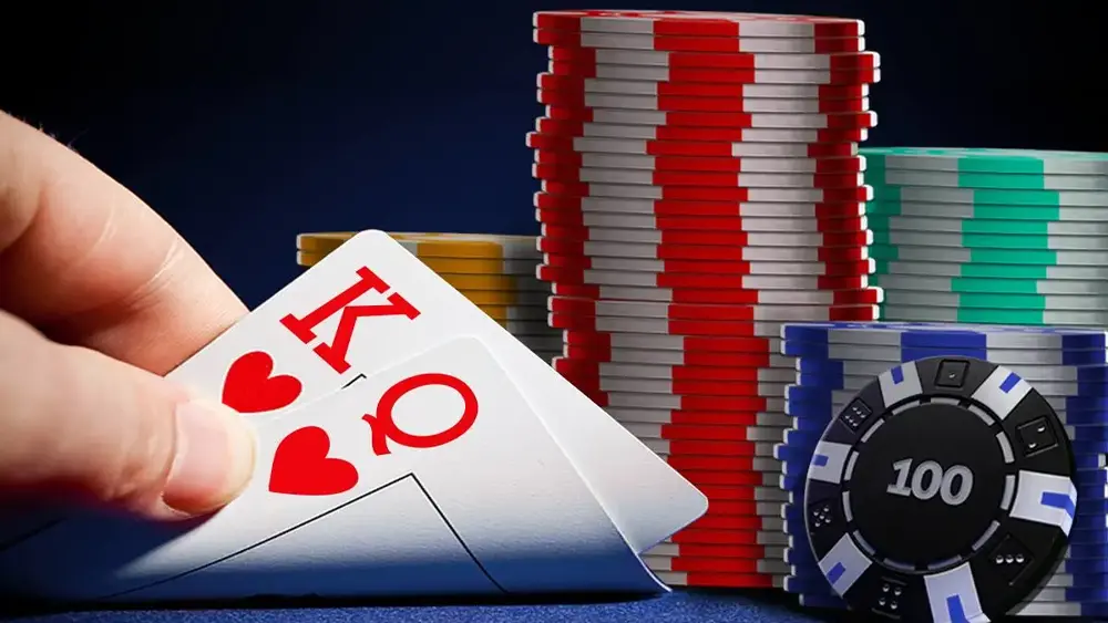 翻牌前加注与弃牌的最佳时机指南：德州扑克技巧解析